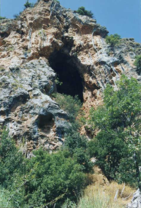 'Asi-al-Hadath Grotto: Refuge of the persecuted. Courtesy of Photographer Michel Schbot (1996)