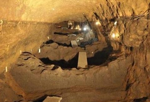 En el interior del túnel bajo la antigua ciudad de Teotihuacan