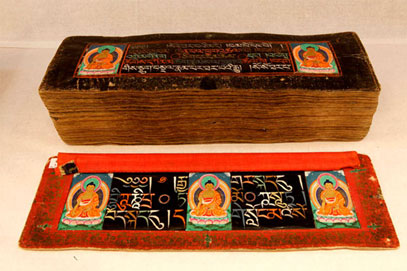 El Kangyur Escrito con 9 piedras preciosas