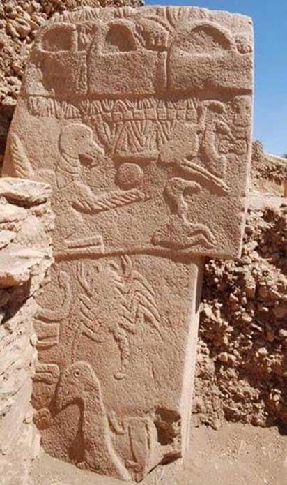 Pillar 43 from Gobekli Tepe in Turkey shows three ‘handbag’ carvings along the top. 