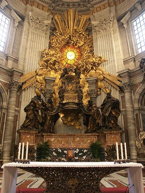 El Trono de San Pedro, una reliquia medieval ubicado en la Basílica de San Pedro, Ciudad del Vaticano 