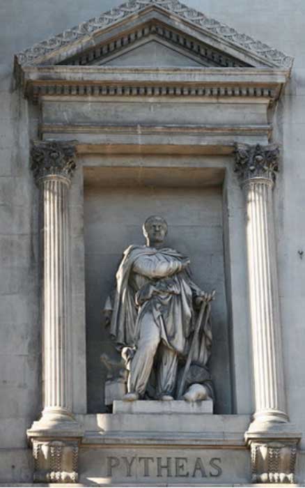 Estatua de Pythéas por Auguste Ottin (1811-1890) delante de la Bolsa en Marsella 