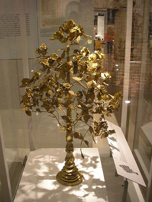The Bunga Mas (translates as Golden Flowers) was a tribute sent every three years to the Siamese government in Bangkok, as a symbol of friendship by the Malay rulers of the northern states of the Peninsula (Kedah, Kelantan, Terengganu and Patani).