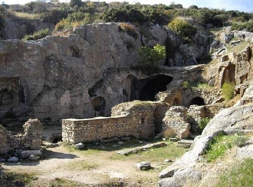 El antiguo sitio de la gruta de siete durmientes de Éfeso