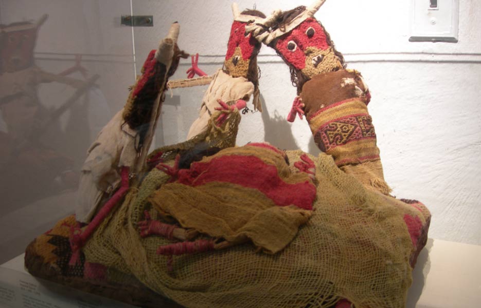 Chancay burial dolls.