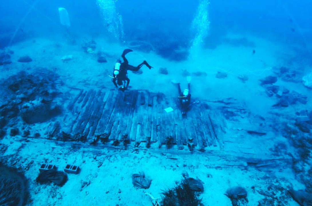 La investigación marina y la excavación en la zona restos del naufragio del Mentor