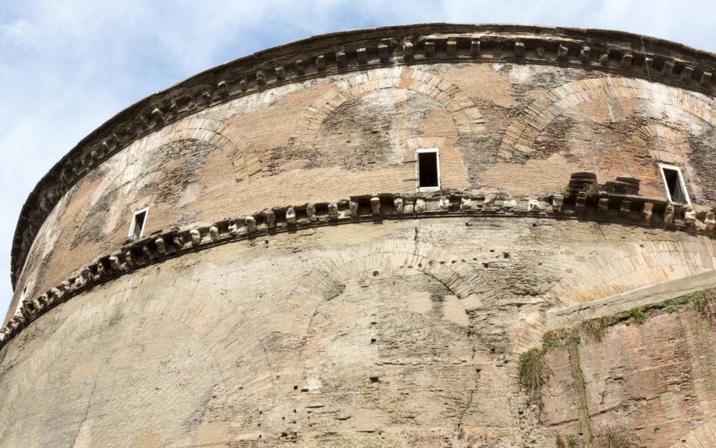Hormigón romano se utilizó para construir el magnífico panteón, que ha perdurado durante dos milenios.