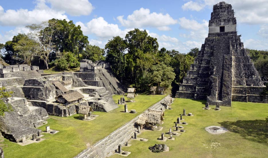 La Acrópolis Central de Tikal
