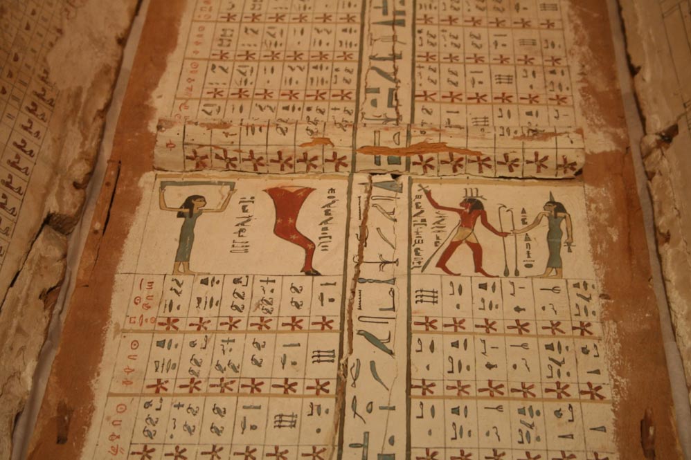 Un detalle de la carta de estrella de Idy de Asiut mostrando el cielo diosa Nut sosteniendo los cielos en la parte superior. 