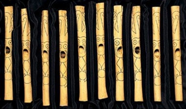 Una selección de las flautas encontradas en Caral