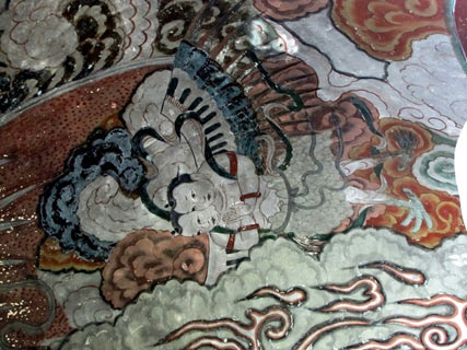 Uno de los murales en el interior de las grutas Maijishan