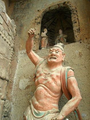 Esculturas pintadas bien conservadas grutas Maijishan