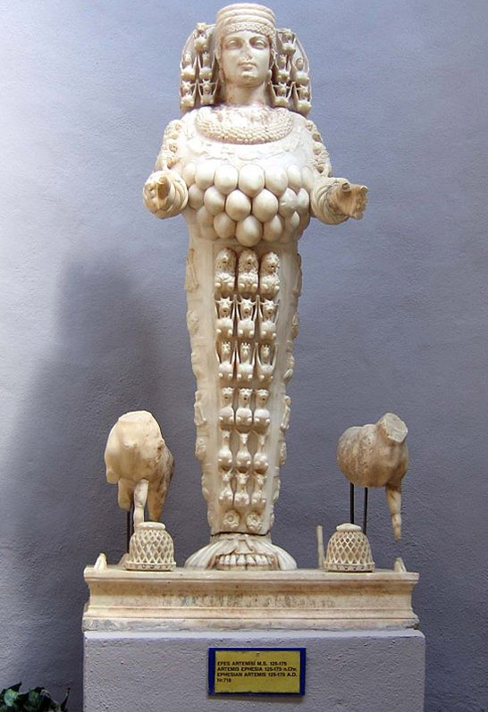 Una de las estatuas de Artemisa recuperados del Templo de Artemisa, en el Museo Arqueológico de Éfeso.