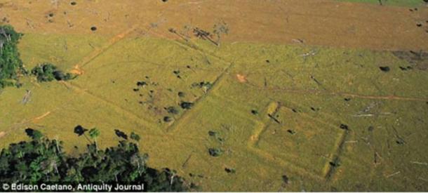 Aerial photograph of ditches at Fazenda Parana.