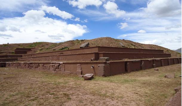 La Pirámide de Akapana Mound, Tiahuanaco, Bolivia. 