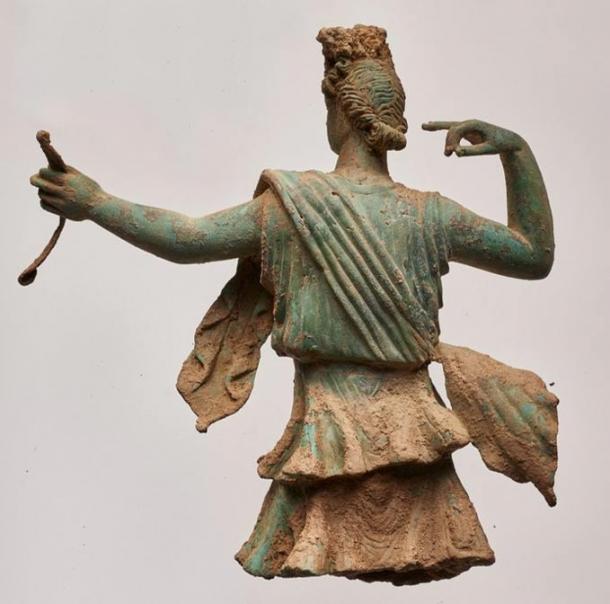 Statues depicting Artemis and Apollo found in Crete... Back-view-of-the-Artemis