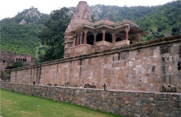 Templo Gopinath en Bhangarh Fort 