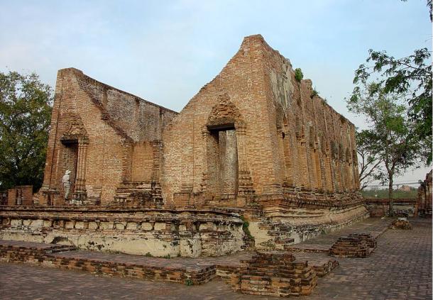 Templo budista Wat Kudi Dao, Tailandia.  El estilo arquitectónico es tarde Ayutthaya.  Wikimedia