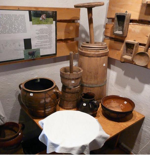 Butter churning equipment with all the features for churning, storing, and processing. At the Beskid Museum in Wisła. Photo by Piotrus, 2008.