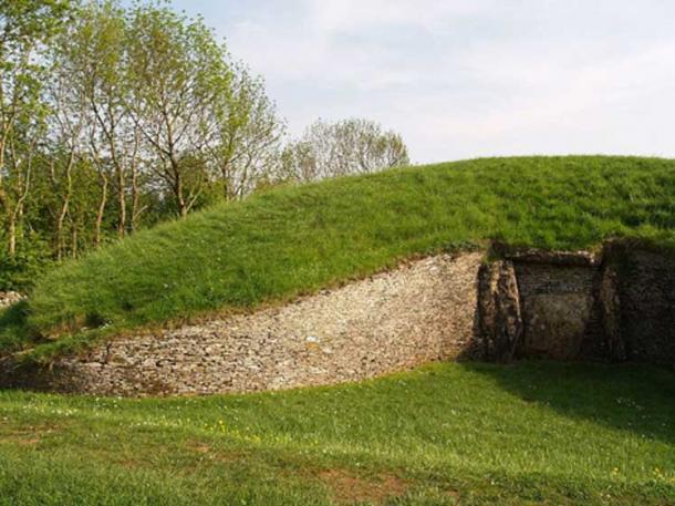 Picture of the front Chamber of Belas Knap, a famous Cotswold-Severn tomb.