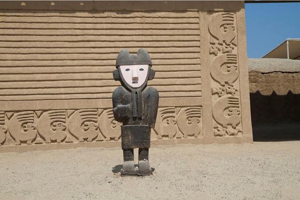 1,200-year-old telephone, amazing invention of the ancient Chimu civilization  Chan-Chan-sculpture