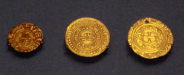 Crusader coins of the kingdom of Jerusalem, Denier in European style with Holy Sepulchre. British Museum, 2007.
