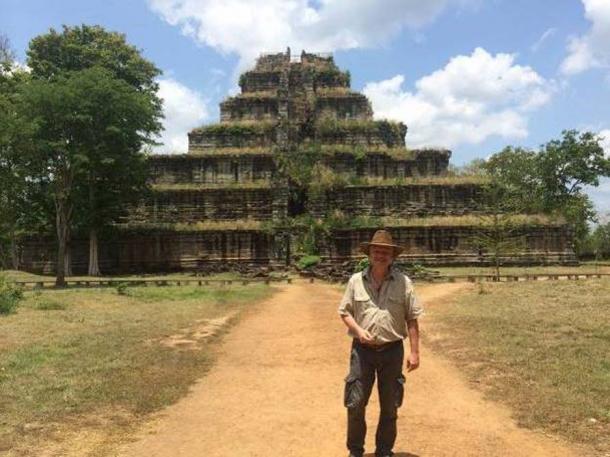 Dr. Sam Osmanagich in front of the Koh Ker pyramid. (Author provided)