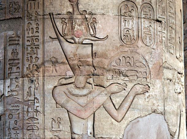 Rey egipcio Ptolomeo XII, padre de Cleopatra.  Templo de Kom Ombo.