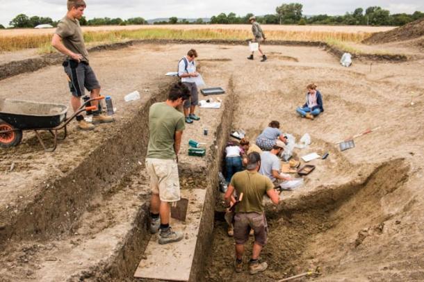 Excavations being carried out near Marden Henge. (Sarah Lambert-Gates/University of Reading)