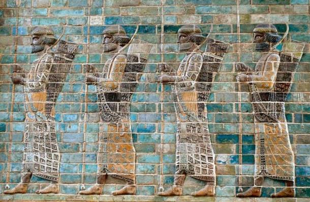 Cuatro guerreros persas de 'Los Inmortales', de los famosos frisos de ladrillo glaseadas se encuentran en el Apadana (Darius el palacio del Gran) en Susa 