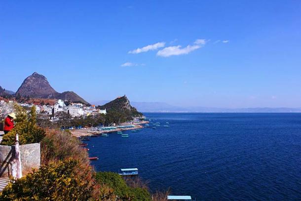 Fuxian Lake y Luchong Scenic Resort.