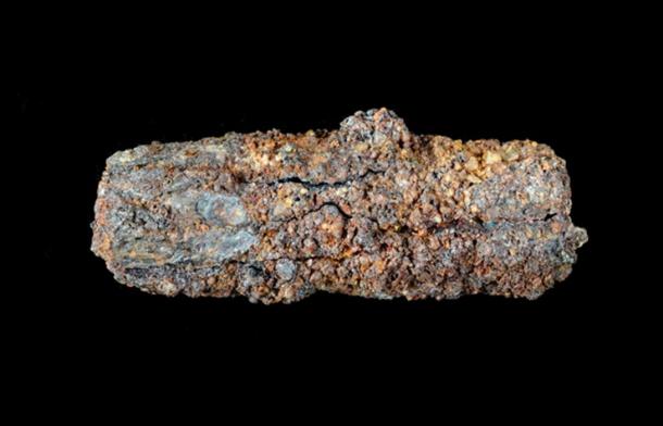 Close up of the Gerzeh bead made from meteoritic iron.