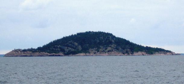 Mysterious Labyrinth and Ritual Caves: Archaeologists dig up the Stone Age Past on Swedish Island Island-of-Bla-Jungfrun