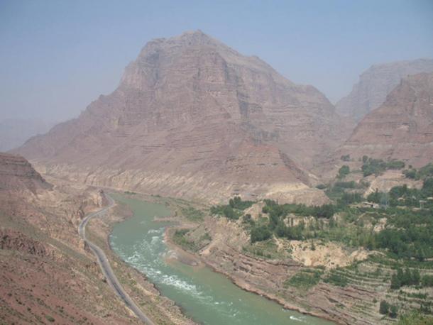 A view of Jishi Gorge, upstream from the landslide dam researchers say unleashed a great flood in China almost 4,000 years ago. Gray silt deposits are visible dozens of meters above the water.