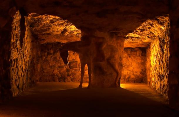 Misteriosos laberintos de Buda...Enigmaticas cuevas bajo palacio y inexplicablemente la policia evacua ...  Lost-Horseman-labyrinth