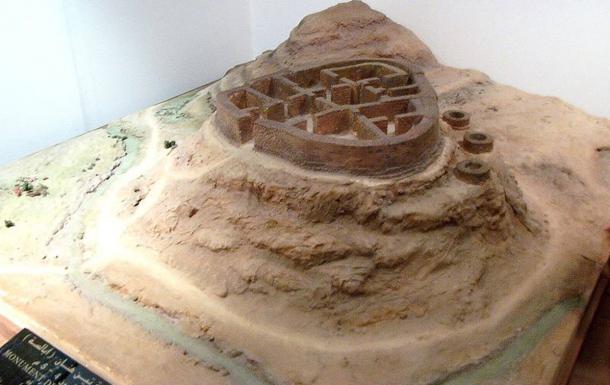 Modelo de la tumba de estaño Hinan en el Museo Nacional del Bardo de Prehistoria y Etnografía, Argelia. 