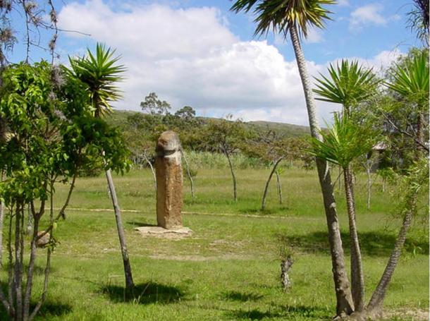 Muisca pilar con forma de falo de piedra, Villa de Leyva, Colombia.