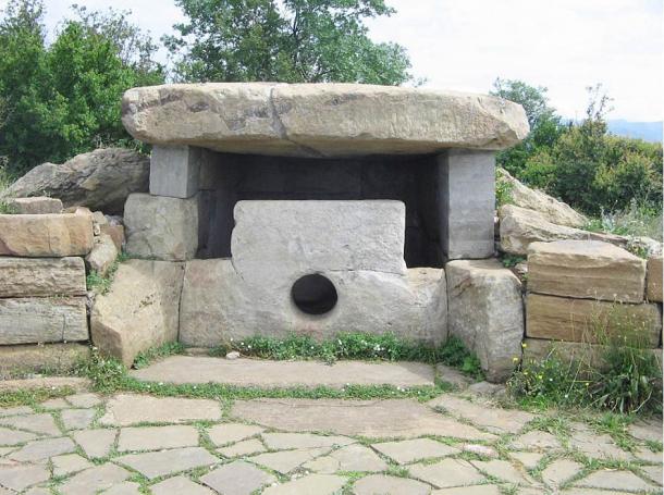 First Pictorial Representation of Gobekli Tepe Found Nexis-mountain-dolmen