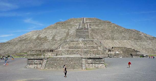 Panoramic view of the pyramid of the Sun, Teotihuacan, Mexico.
