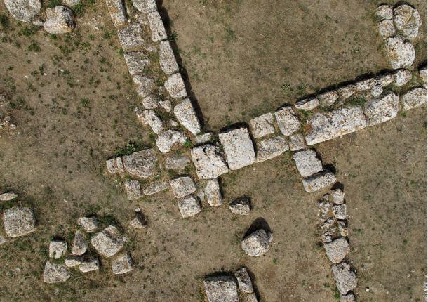 Pantalica (Sicilia): detalle Groundplan del Anaktoron (el palacio del rey). Fotografía aérea vertical tomada por la fotografía aérea de la cometa