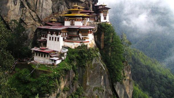 Paro Taktsang: The Breathtaking Himalayan Cloud Monastery