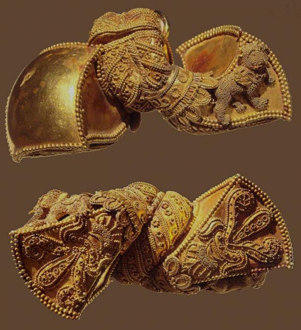 Royal earrings from India, 1st Century BC
