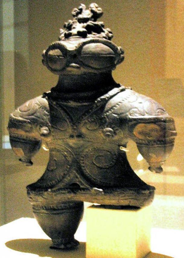 Ancient dogu figurines with large goggle-eyes defy scholarly explanation Shakoki-dogu