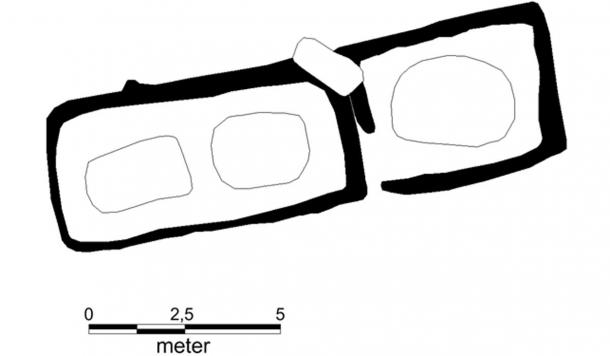 Sketch of the tomb layout. On the left, is a room with two graves belonging to a man and a woman. On the right, is an additional grave for a man that was added later