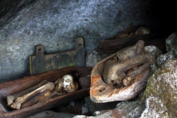 Momias ahumados de las Cuevas Kabayan, Filipinas.