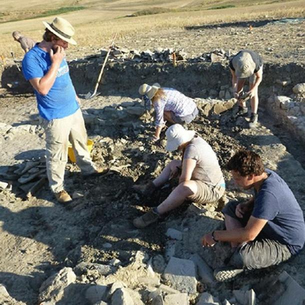 Students excavating the Roman vicus at Vagnari, Italy.