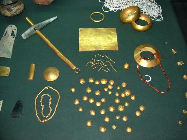 El tesoro de Varna, que no está lejos de Solnitsata, es la memoria caché más antigua conocida de oro en Europa.