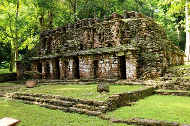 The legendary Yucatan Hall of Records found at Yaxchilan? Strange Labyrinths and Edgar Cayce The-main-entrance-to-the-Labyrinth-of-Yaxchilan
