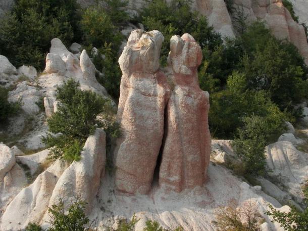 La formación rocosa de las Bodas Petrificado cerca del pueblo de Zimzelen, Provincia de Kardzhali, el sur de Bulgaria.