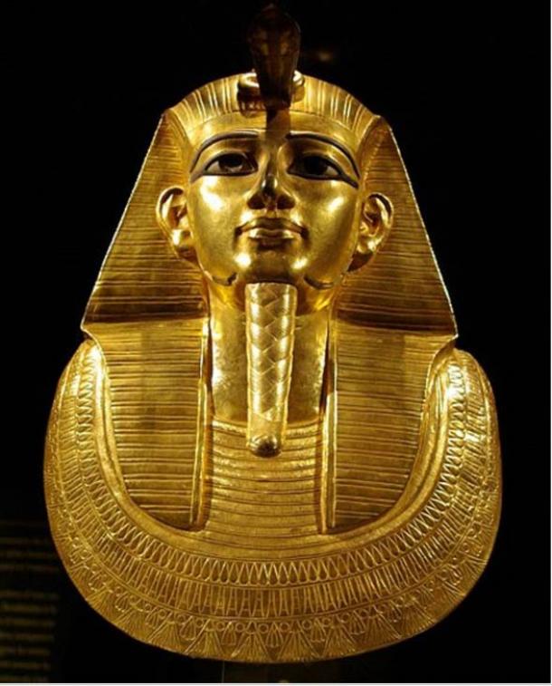 Oro El sólido máscara mortuoria de Psusennes